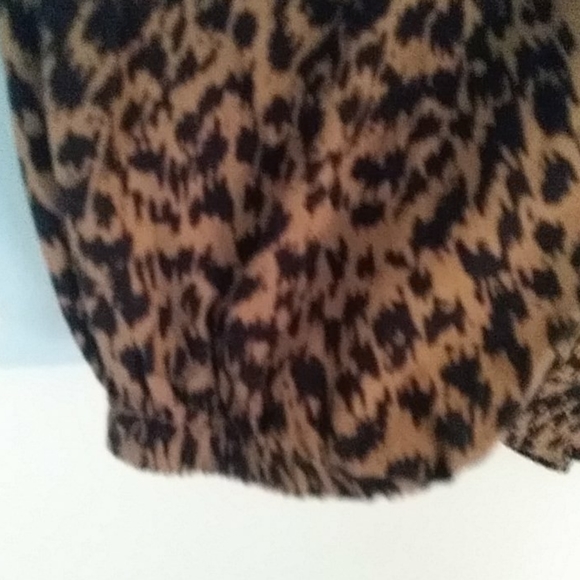 Animal Leopard Button V Neck Top Size Large - Picture 3 of 7